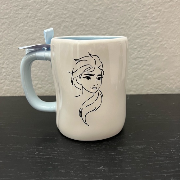 Elsa (Disneys Frozen) Mug - Picture 2 of 2